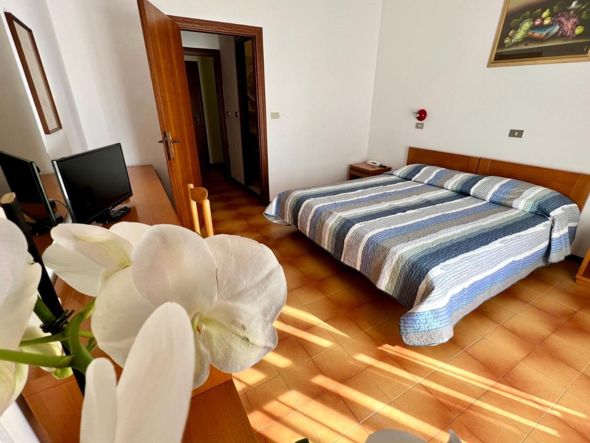 Hotel Ca' Bianca Da Paolino Misano Adriatico Eksteriør billede