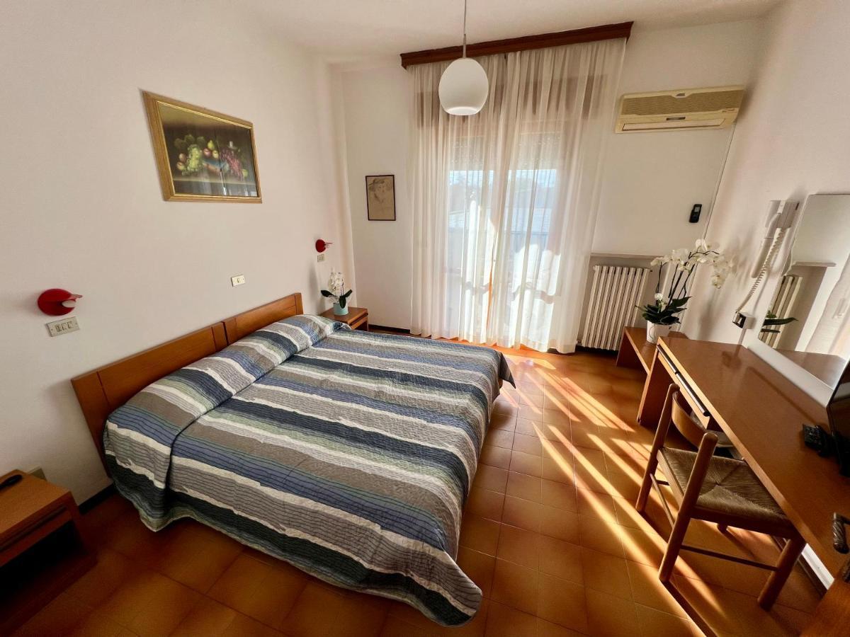 Hotel Ca' Bianca Da Paolino Misano Adriatico Eksteriør billede