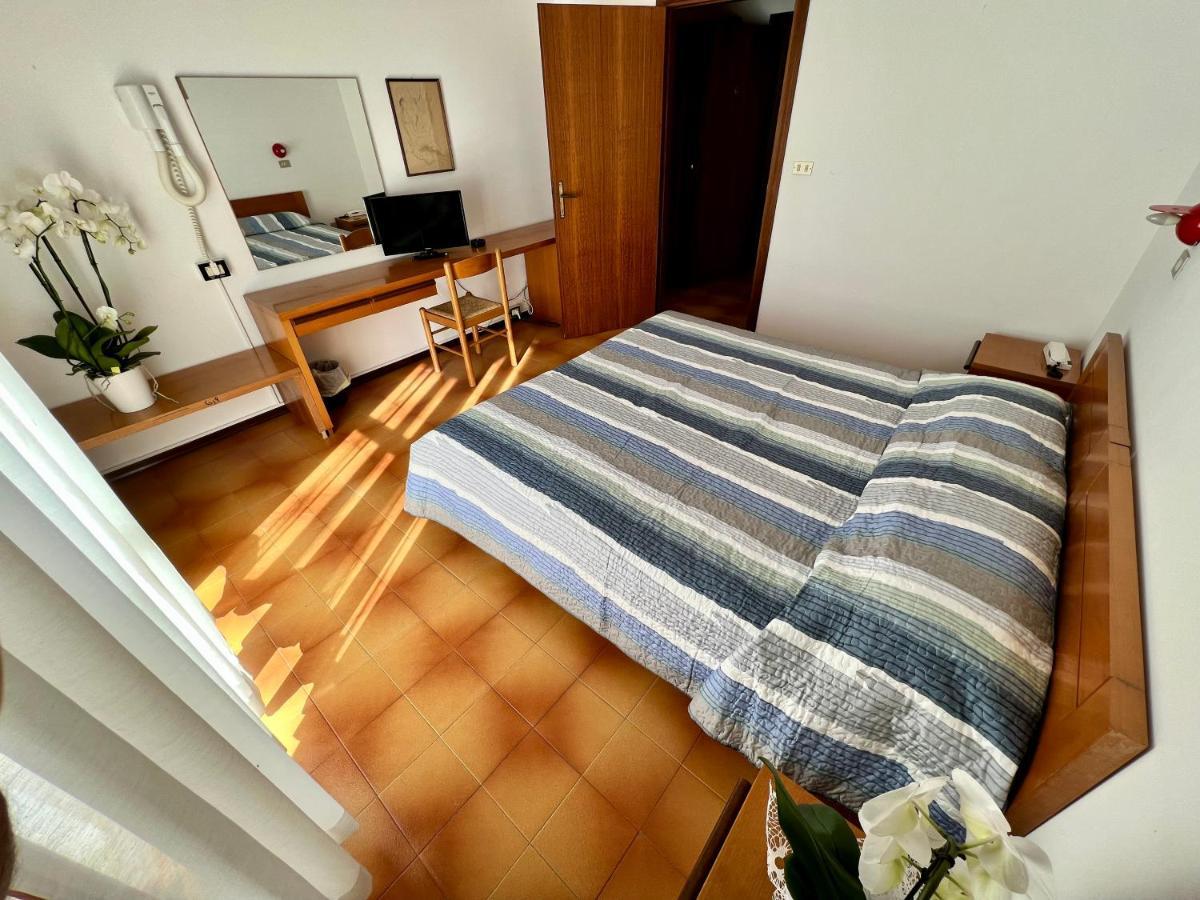 Hotel Ca' Bianca Da Paolino Misano Adriatico Eksteriør billede