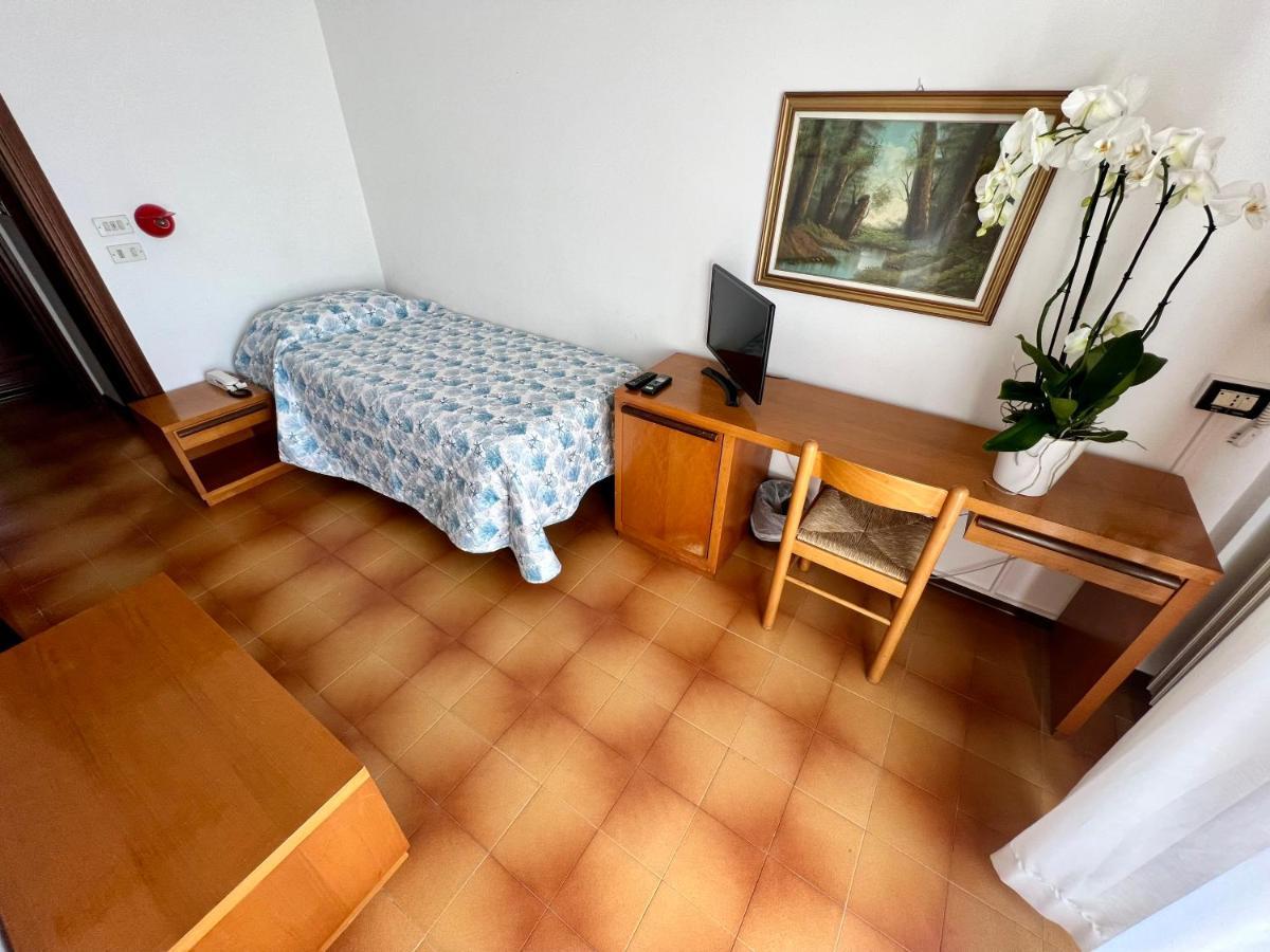 Hotel Ca' Bianca Da Paolino Misano Adriatico Eksteriør billede