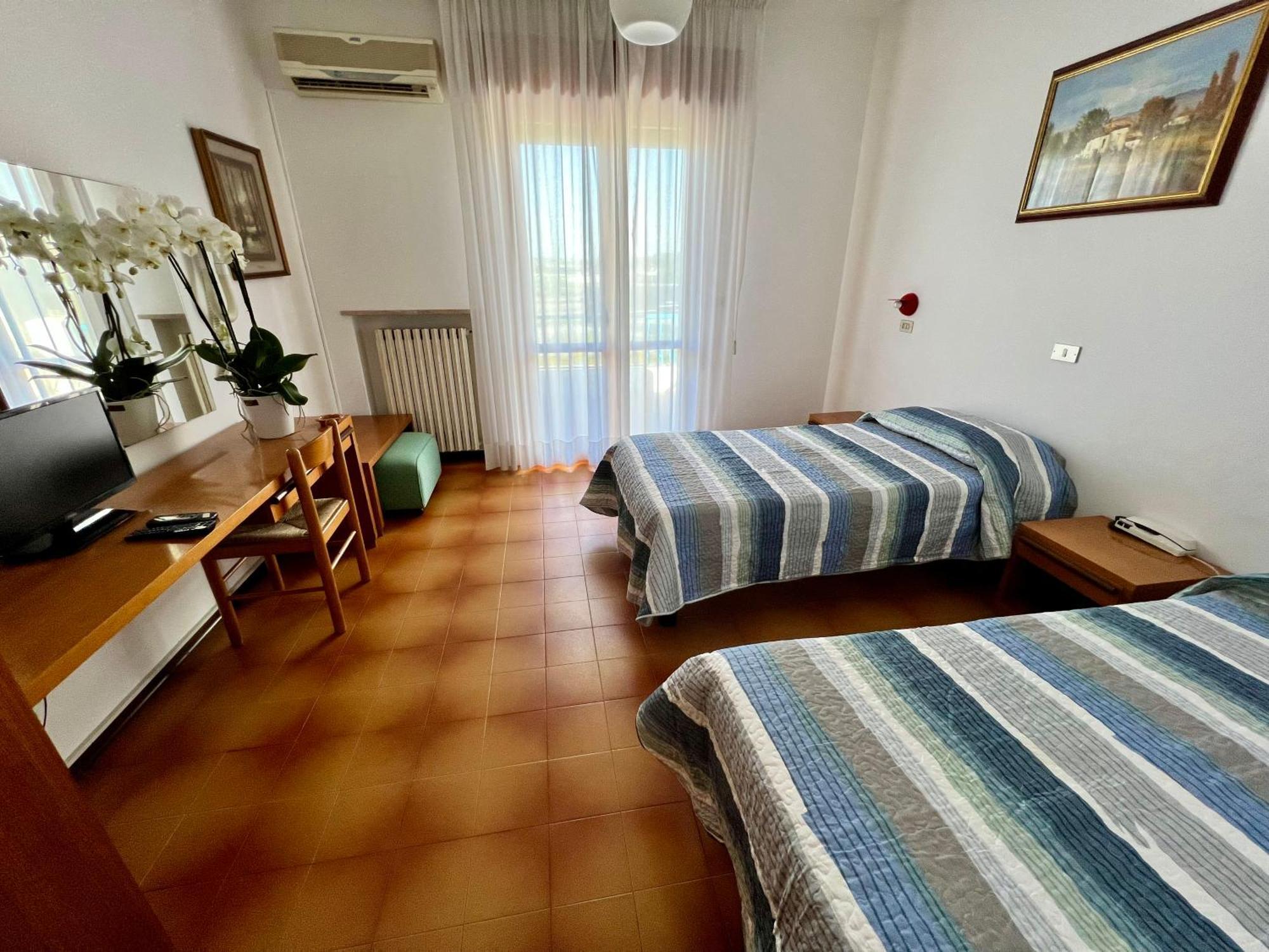 Hotel Ca' Bianca Da Paolino Misano Adriatico Eksteriør billede